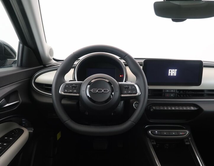 Fiat 600 SUV / Terénní 1,2 l 100 kw