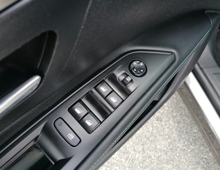 Peugeot 5008 SUV / Terénní 1,5 l 96 kw