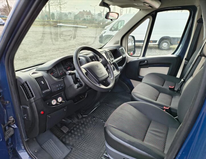 Peugeot Boxer Valník 2,0 l 120 kw