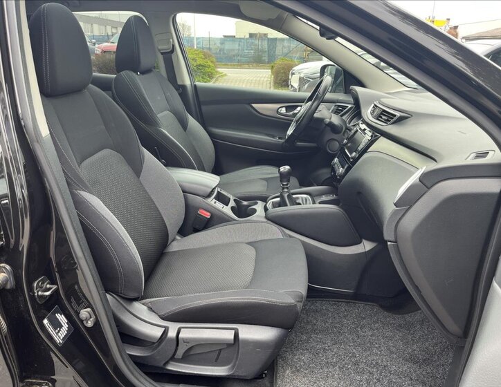 Nissan Qashqai SUV / Terénní 1,3 l 103 kw