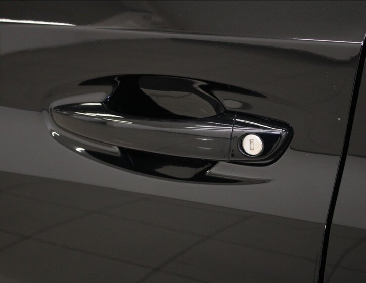 Peugeot 208 Hatchback 1,2 l 74 kw