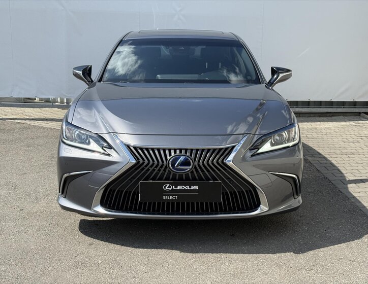 Lexus ES 300h Sedan / Limuzína 2,5 l 131 kw
