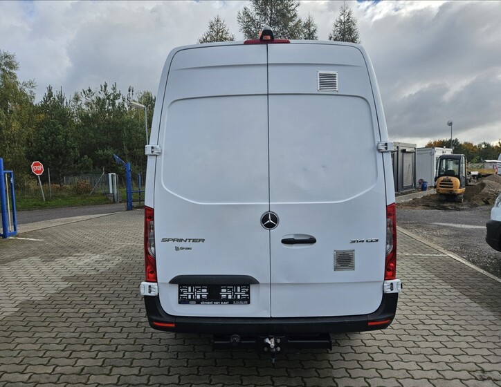 Mercedes-Benz Sprinter 4