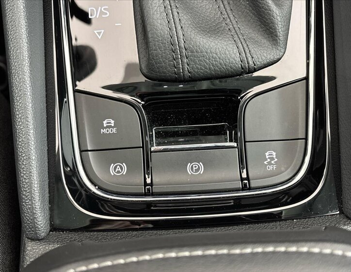 Škoda Karoq SUV / Terénní 1,5 l 110 kw