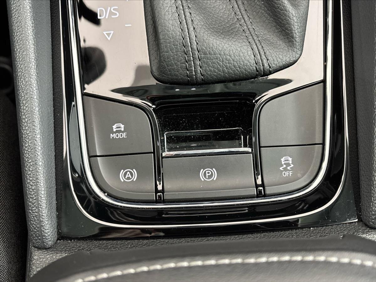 Škoda Karoq SUV / Terénní 1,5 l 110 kw