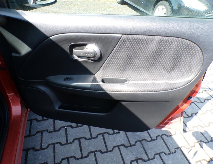 Nissan Note Kombi 1,4 l 65 kw