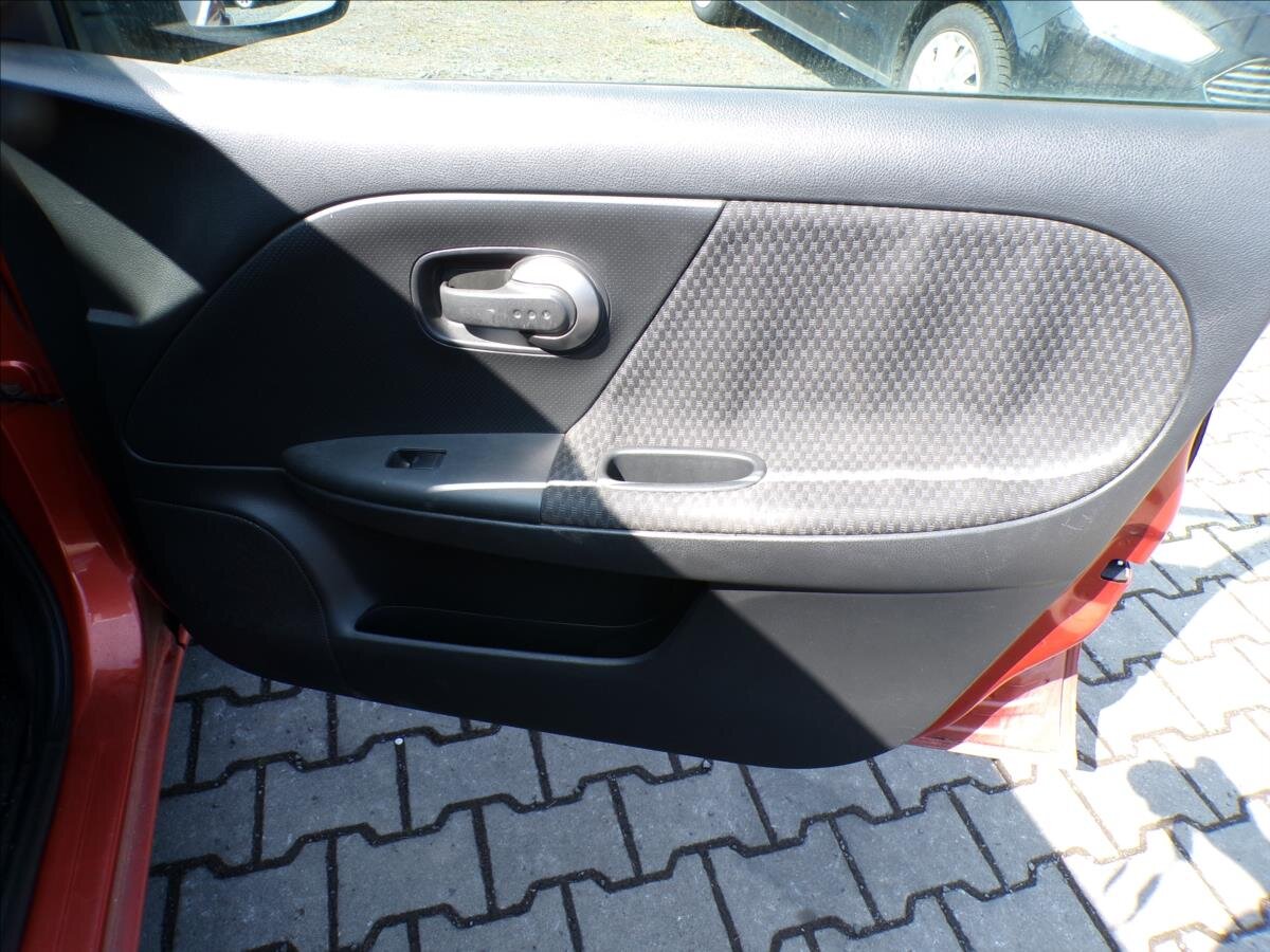 Nissan Note Kombi 1,4 l 65 kw