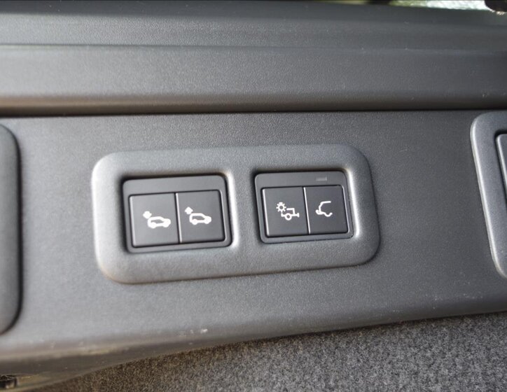 Land Rover Range Rover Velar SUV 3,0 l 221 kw