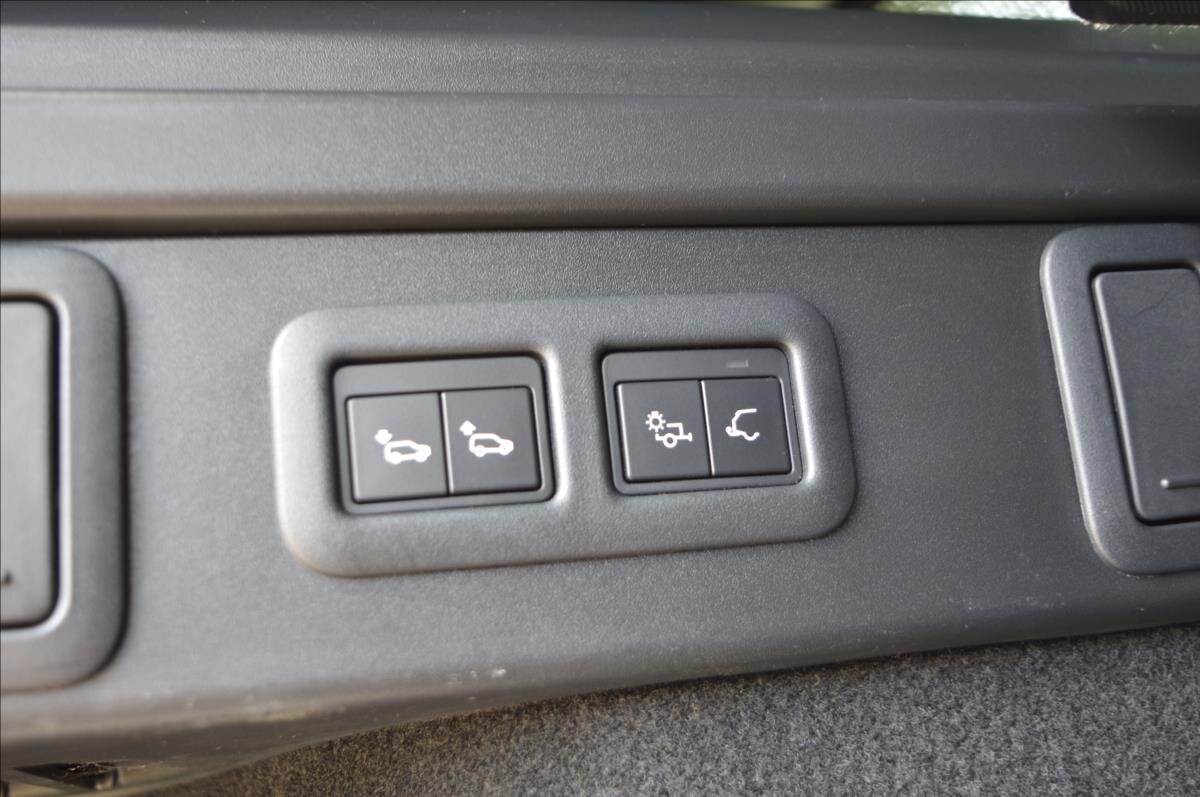 Land Rover Range Rover Velar SUV 3,0 l 221 kw