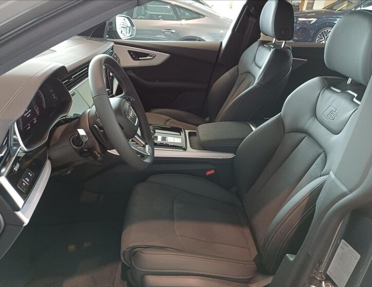 Audi Q8 SUV 3,0 l 210 kw