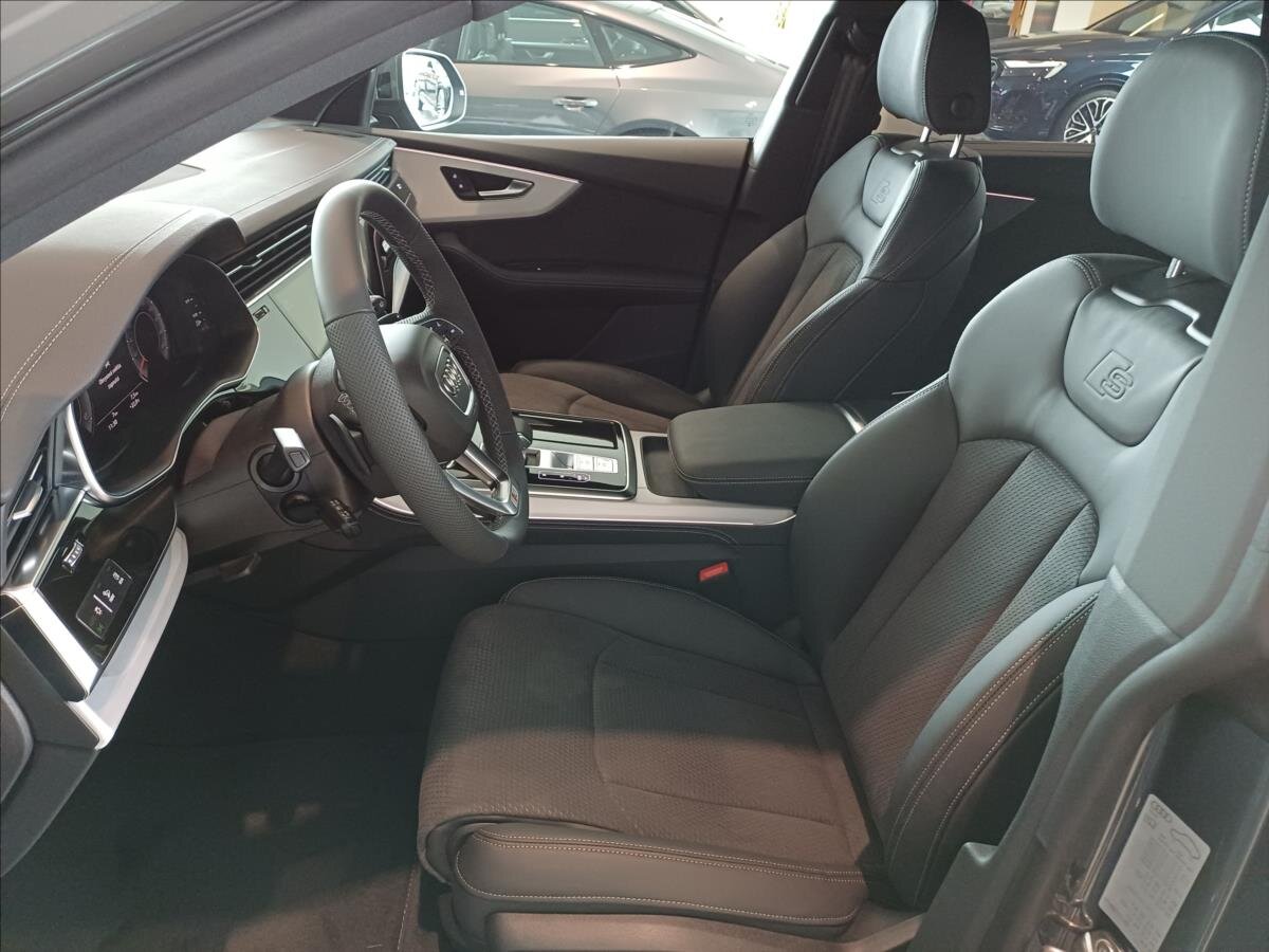 Audi Q8 SUV 3,0 l 210 kw