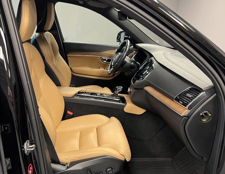 Volvo XC90 SUV 2,0 l 240 kw