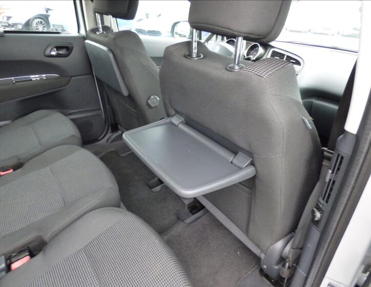 Peugeot 5008 MPV 1,6 l 88 kw