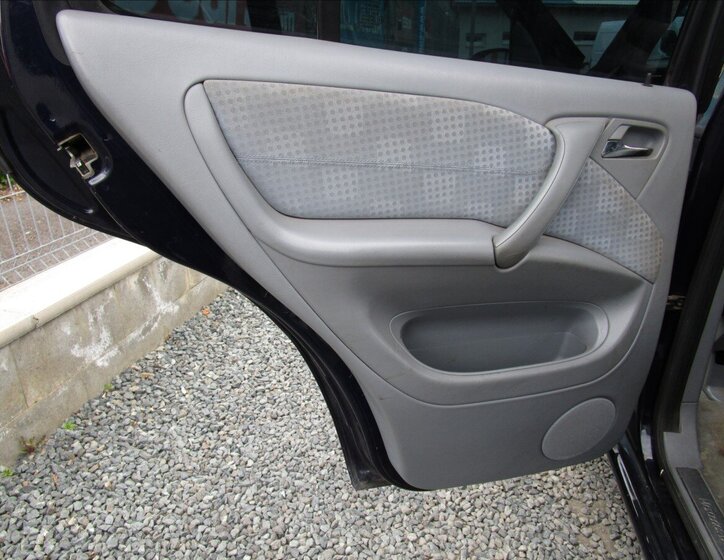 Mercedes-Benz Třídy M Kombi 2,7 l 120 kw