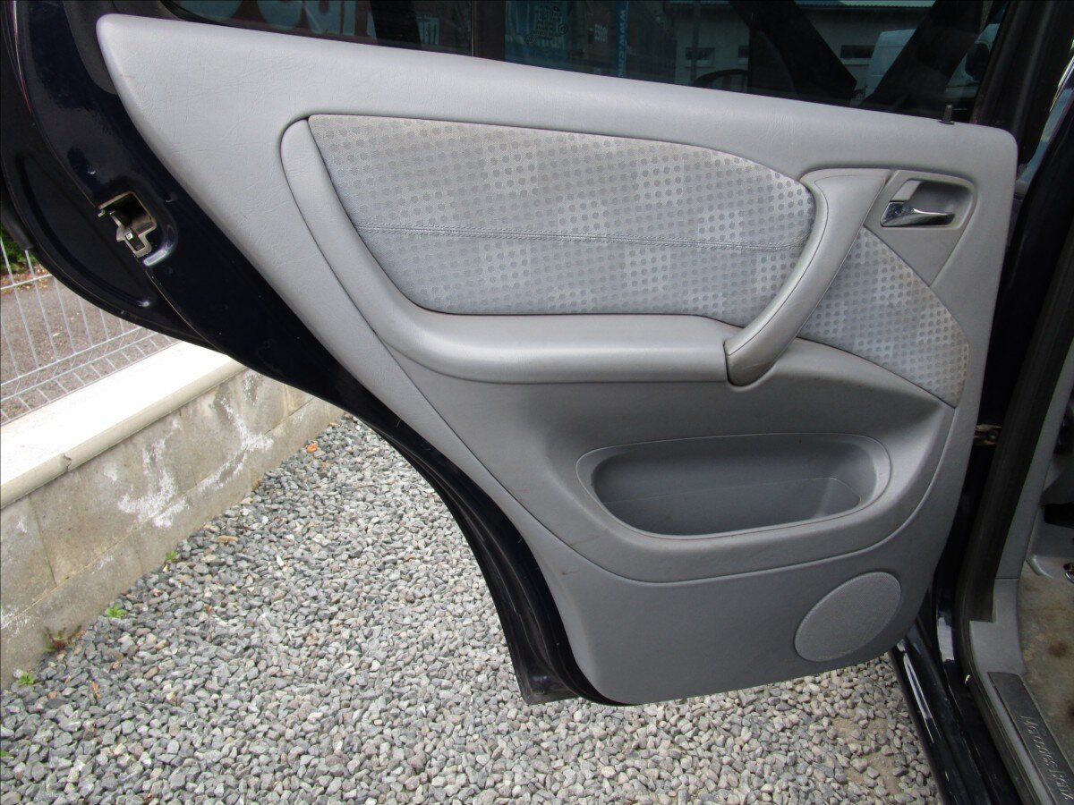 Mercedes-Benz Třídy M Kombi 2,7 l 120 kw