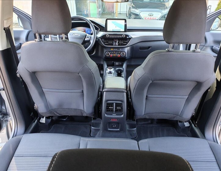 Ford Kuga SUV / Terénní 1,5 l 88 kw