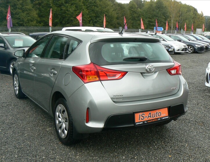 Toyota Auris 4