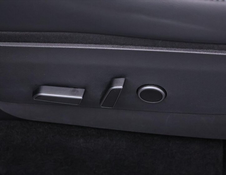 Tesla Model Y SUV / Terénní 0,0 258 kw