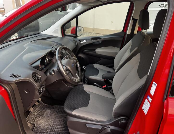 Ford Tourneo Courier 12