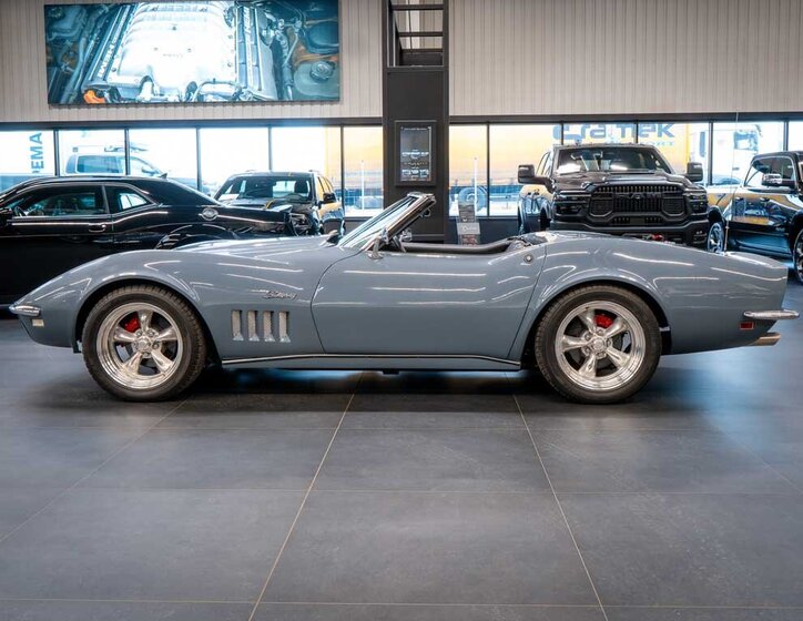 Chevrolet Corvette 2