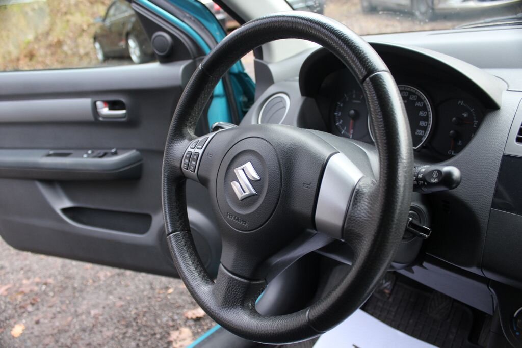 Suzuki Swift Hatchback 1,3 l 67 kw