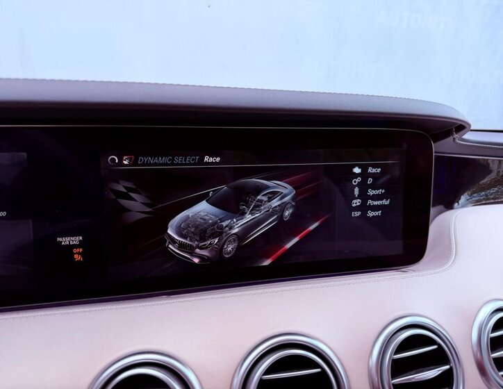 Mercedes-Benz Třídy S Kupé 4,0 l 450 kw