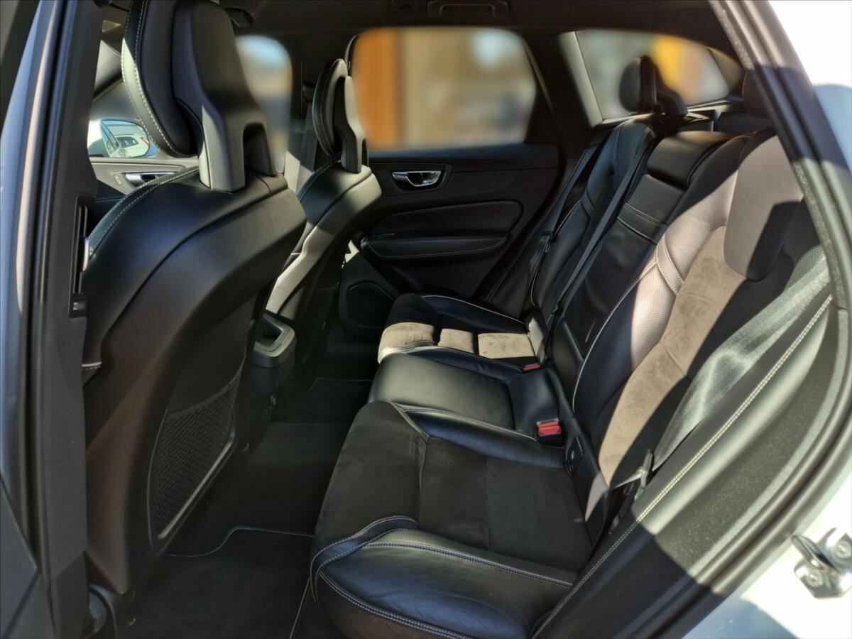 Volvo XC60 SUV / Terénní 2,0 l 140 kw