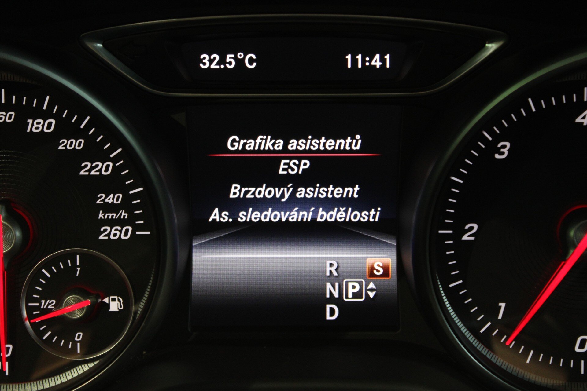 Mercedes-Benz CLA Kombi 2,1 l 125 kw