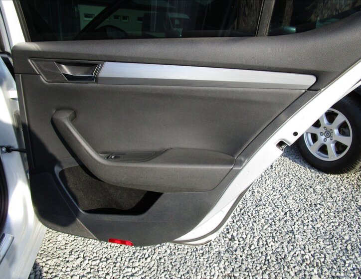 Škoda Superb Sedan / Limuzína 2,0 l 110 kw