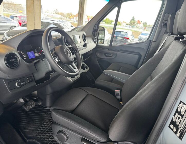 Mercedes-Benz Sprinter 8