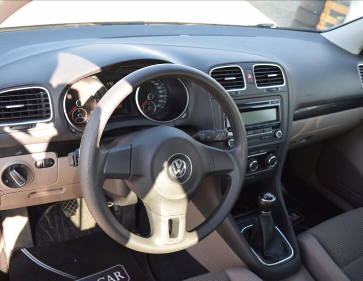 Volkswagen Golf Kombi 1,6 l 66 kw