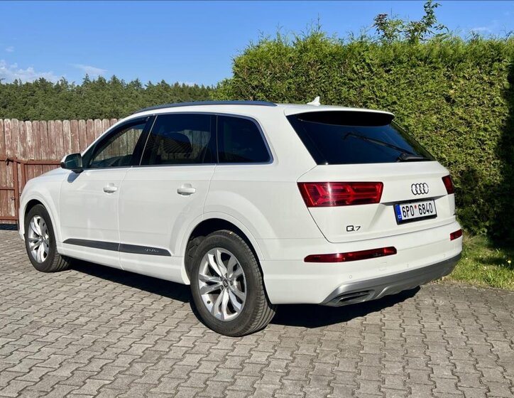 Audi Q7 4