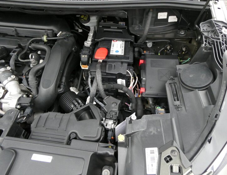 Peugeot 3008 SUV 1,6 l 121 kw