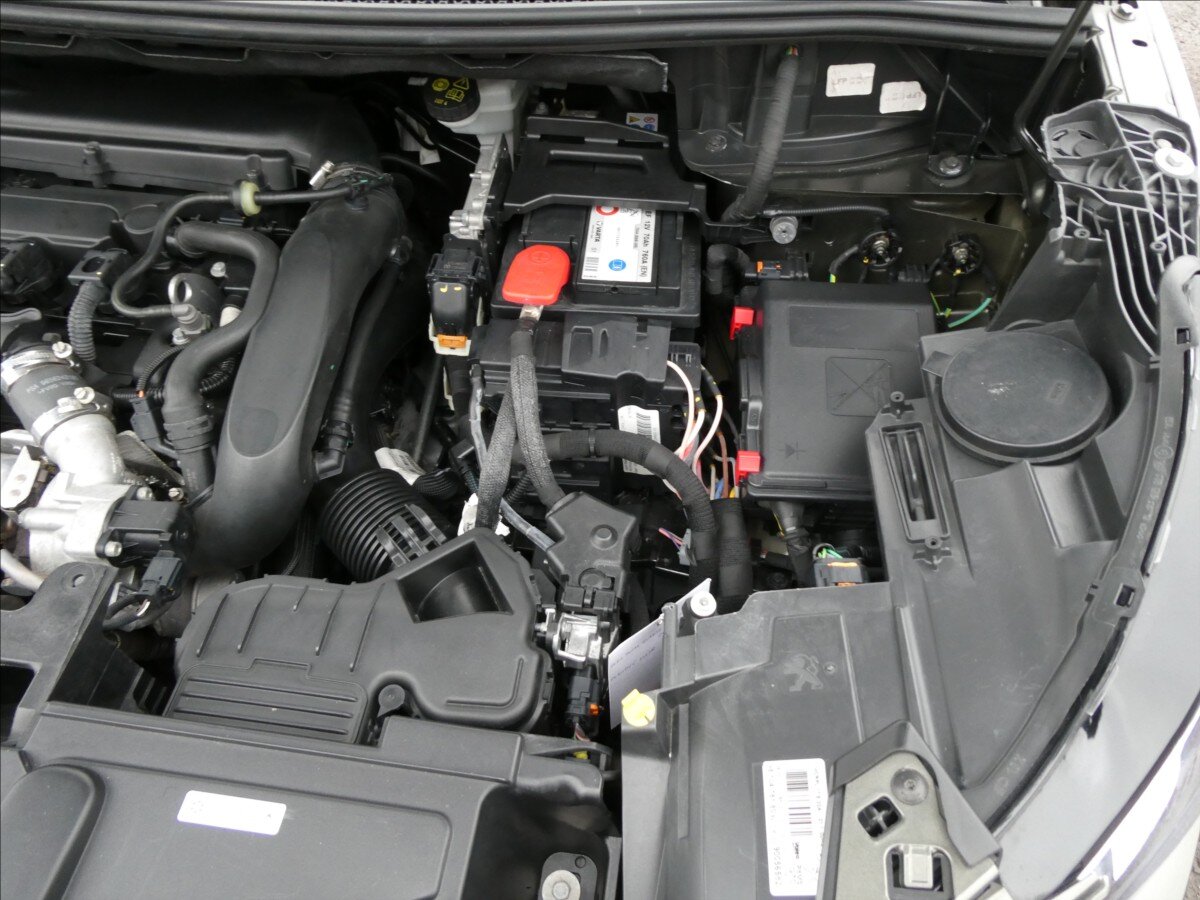 Peugeot 3008 SUV 1,6 l 121 kw
