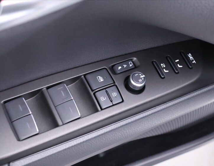 Toyota Camry Sedan / Limuzína 2,5 l 131 kw