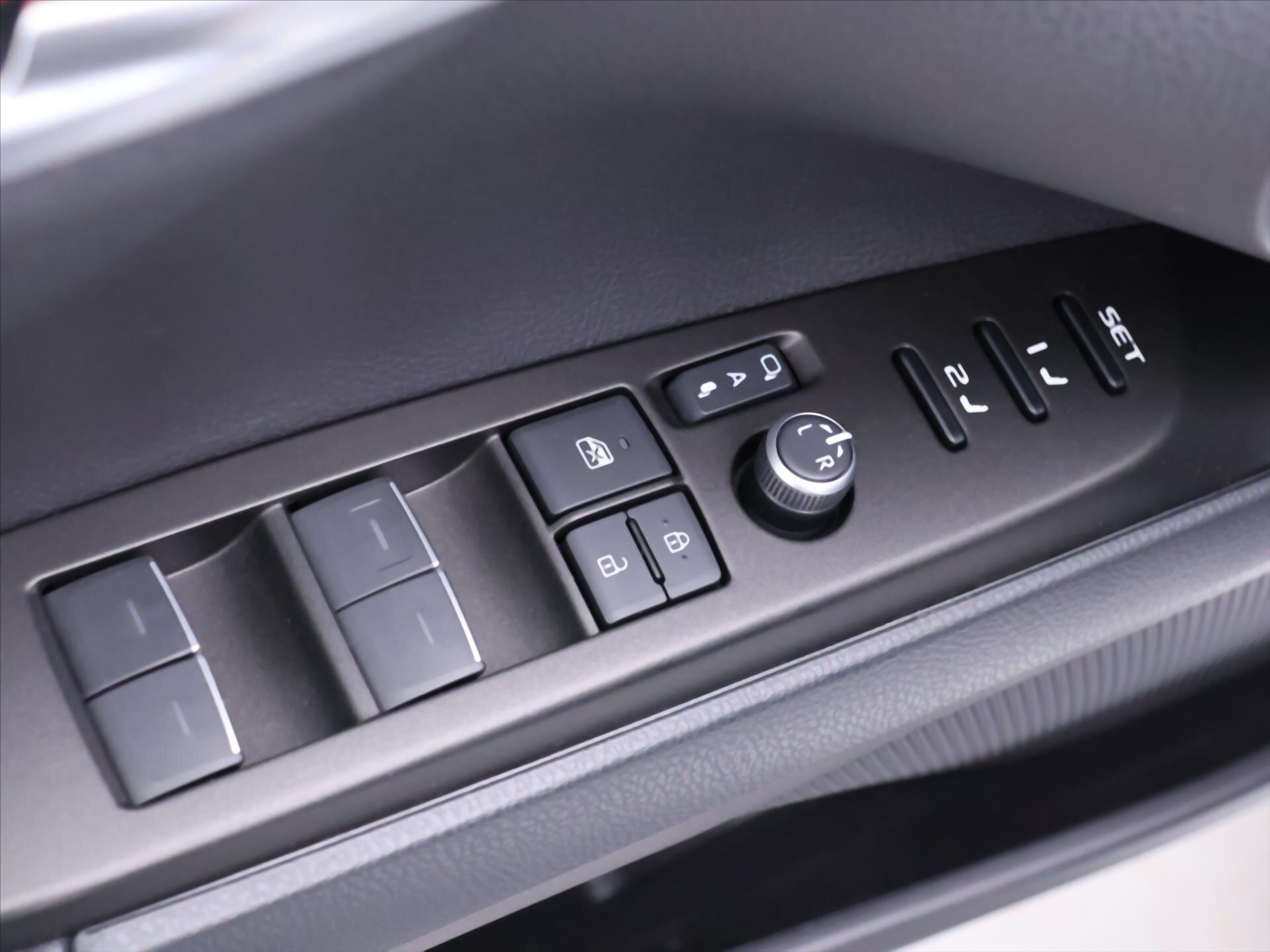 Toyota Camry Sedan / Limuzína 2,5 l 131 kw