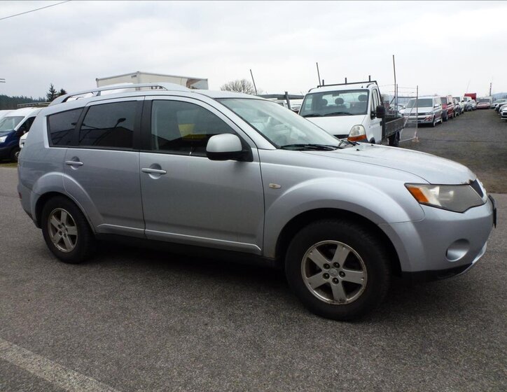 Mitsubishi Outlander SUV / Terénní 2,0 l 103 kw