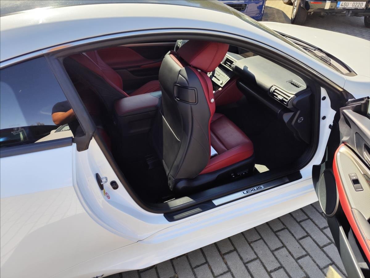 Lexus RC 300h Kupé 2,5 l 133 kw
