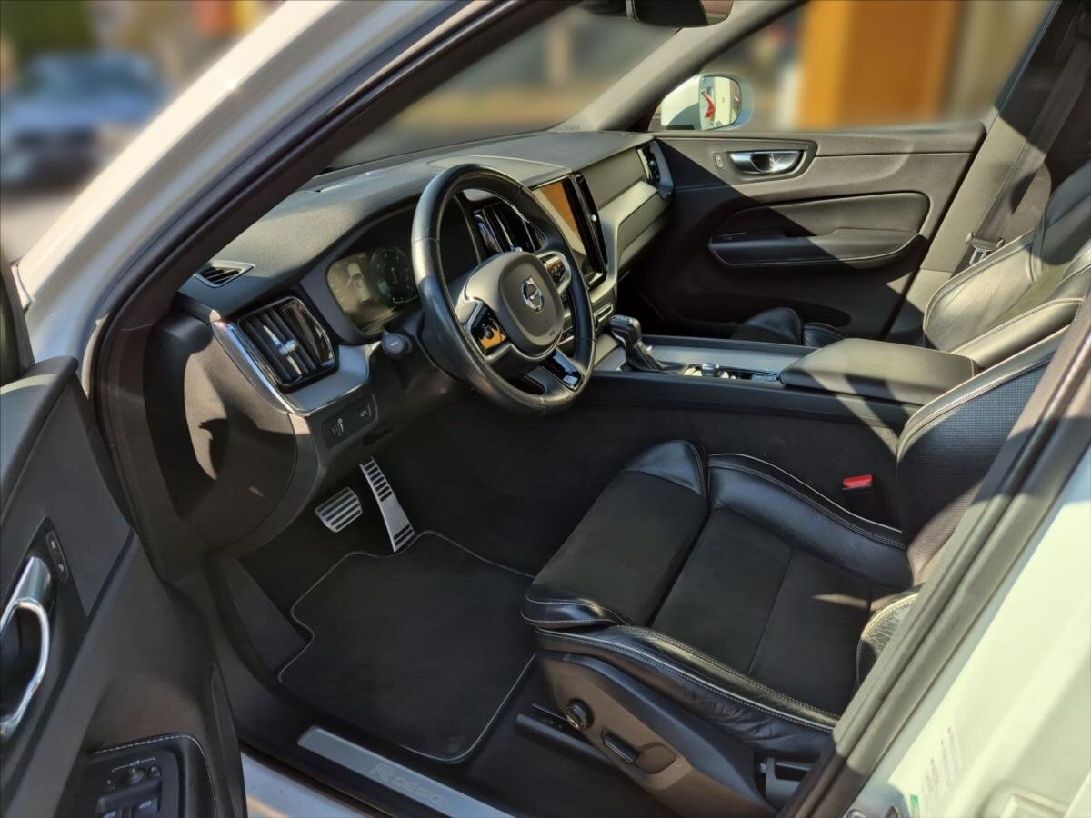 Volvo XC60 SUV / Terénní 2,0 l 140 kw