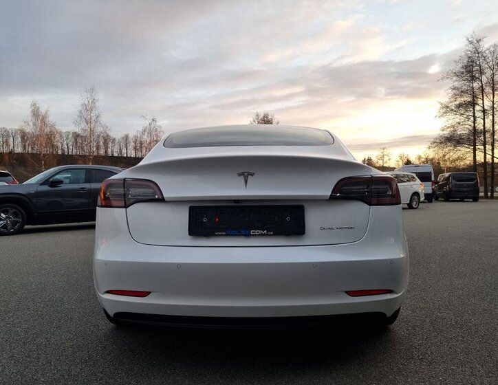 Tesla Model 3 Sedan / Limuzína 0,0 355 kw