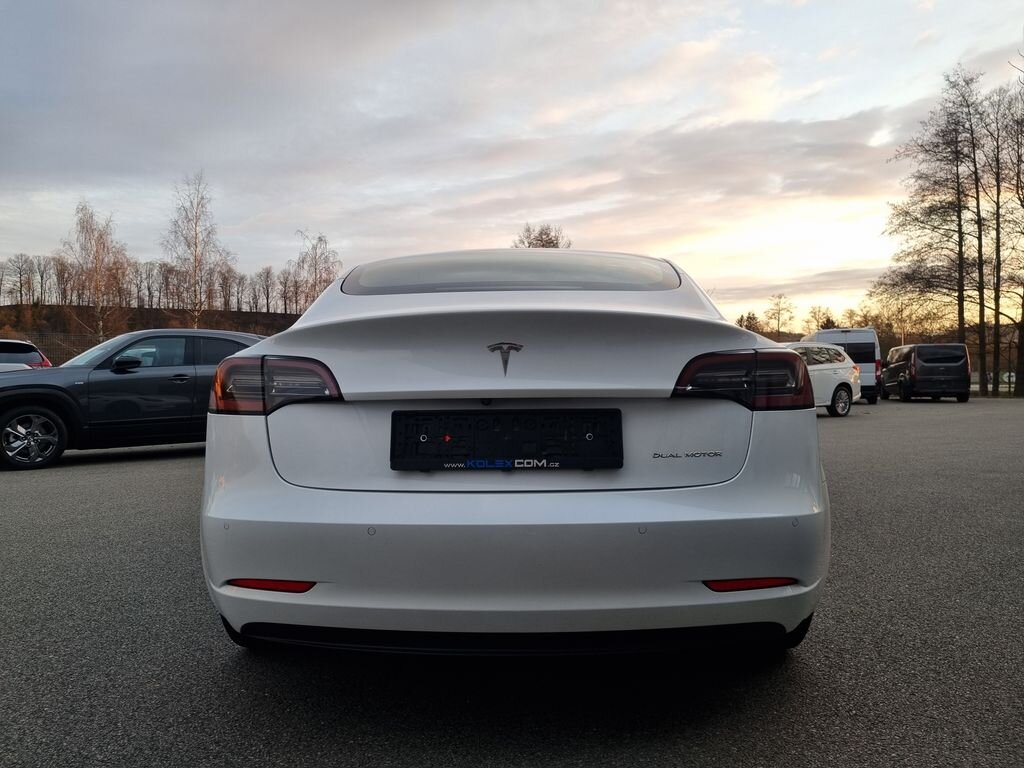 Tesla Model 3 Sedan / Limuzína 0,0 355 kw