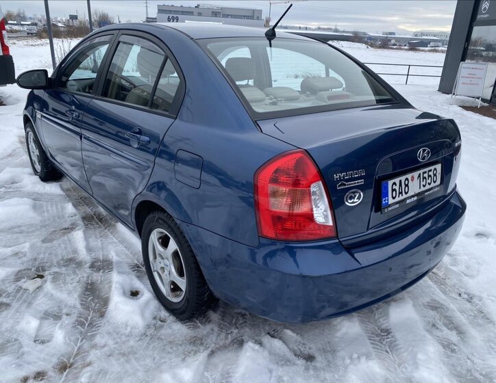 Hyundai Accent 11