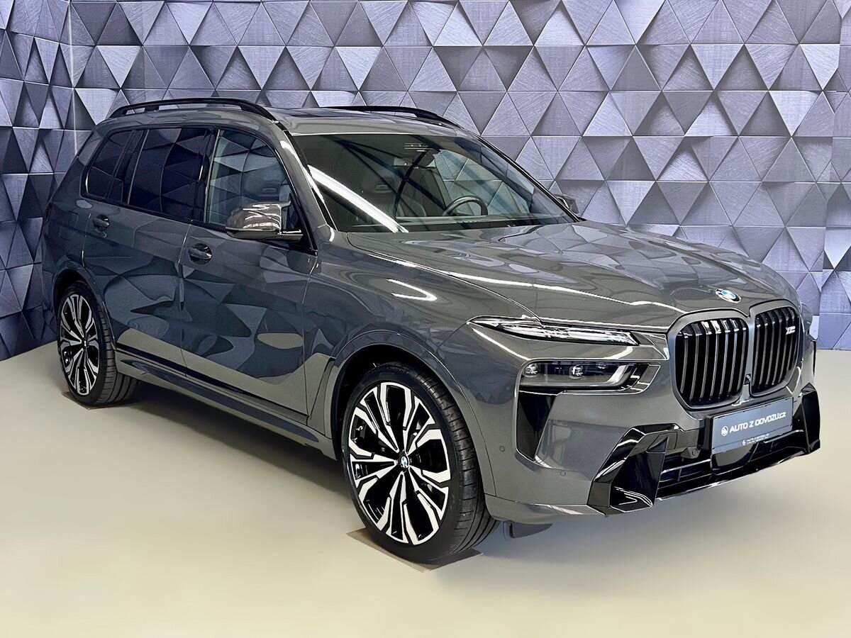 BMW X7 SUV / Terénní 4,4 l 390 kw