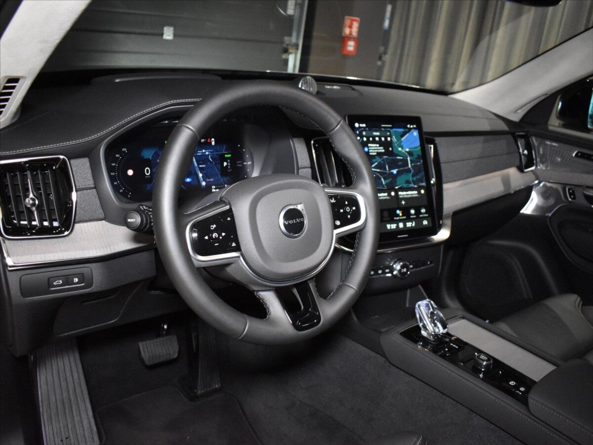 Volvo XC90 SUV / Terénní 2,0 l 228 kw