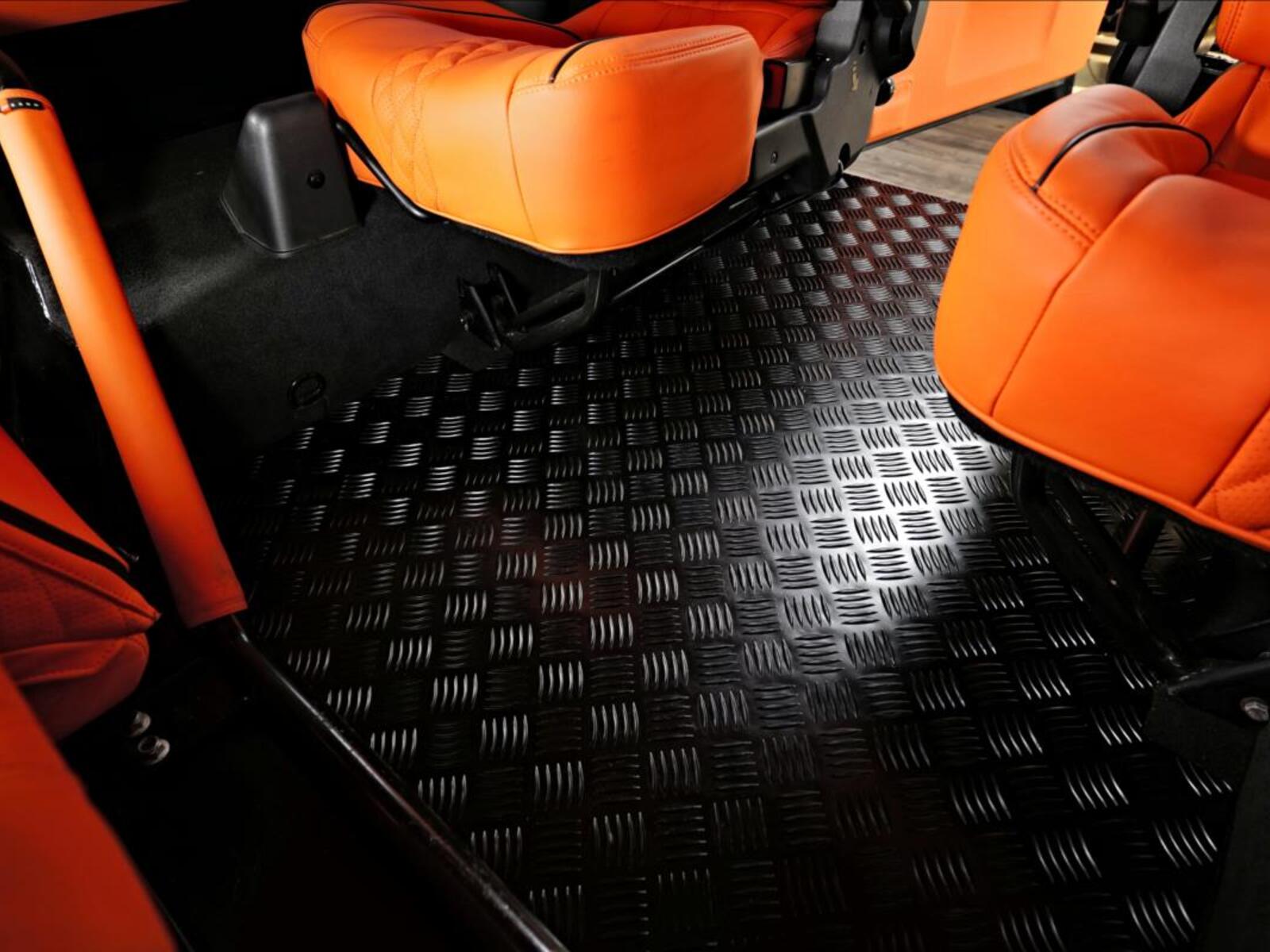 Land Rover Defender 27