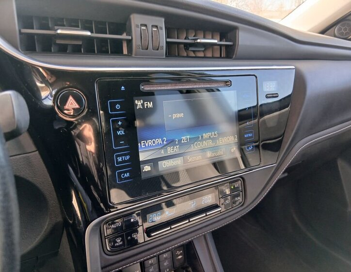 Toyota Corolla Sedan / Limuzína 1,6 l 97 kw