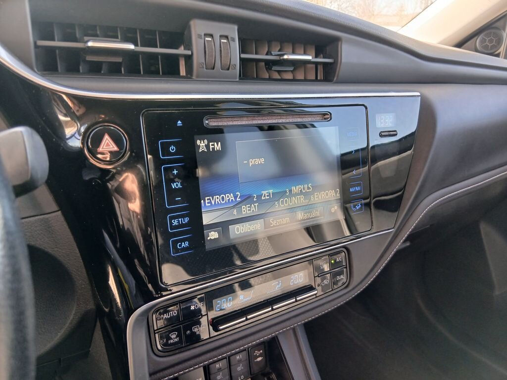 Toyota Corolla Sedan / Limuzína 1,6 l 97 kw