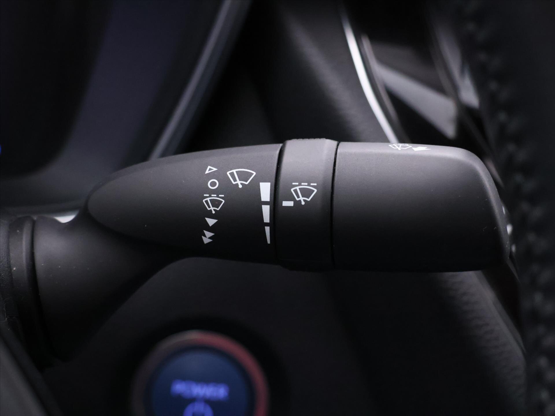 Toyota Corolla Sedan / Limuzína 1,8 l 90 kw