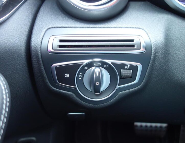 Mercedes-Benz Třídy C Sedan / Limuzína 2,0 l 143 kw