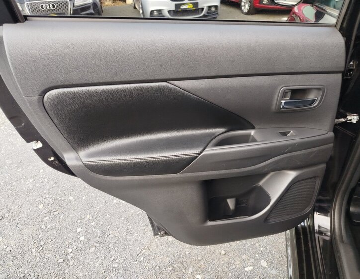 Mitsubishi Outlander SUV 2,3 l 110 kw